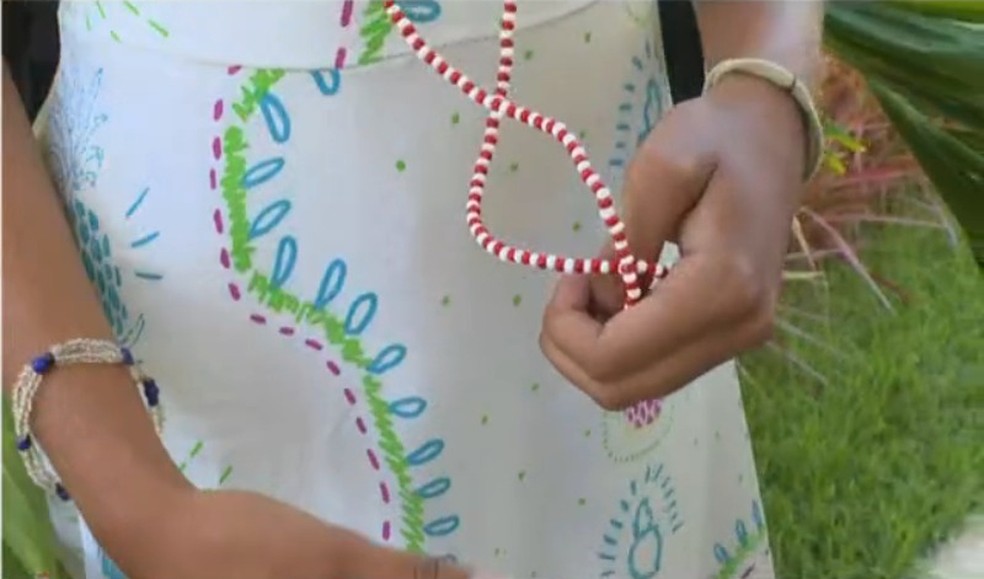 Estudante estava com um colar de contas — Foto: Reprodução/TV Bahia