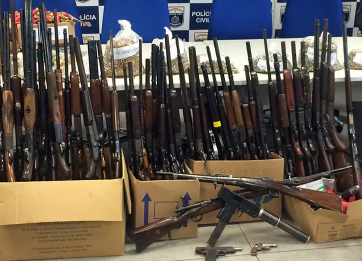 'Senhor das armas': Médico condenado por crimes ligados ao comércio de armas é preso dentro de banco em Caruaru