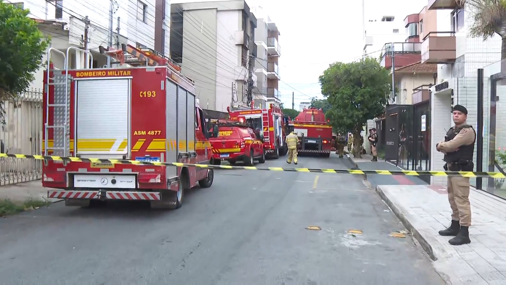 Incêndio em prédio deixa duas pessoas feridas no bairro Prado, em BH
