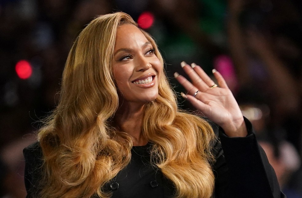 Beyoncé participa de campanha de Kamala Harris, no Texas, em 25 de outubro de 2024 — Foto: REUTERS/Kevin Lamarque