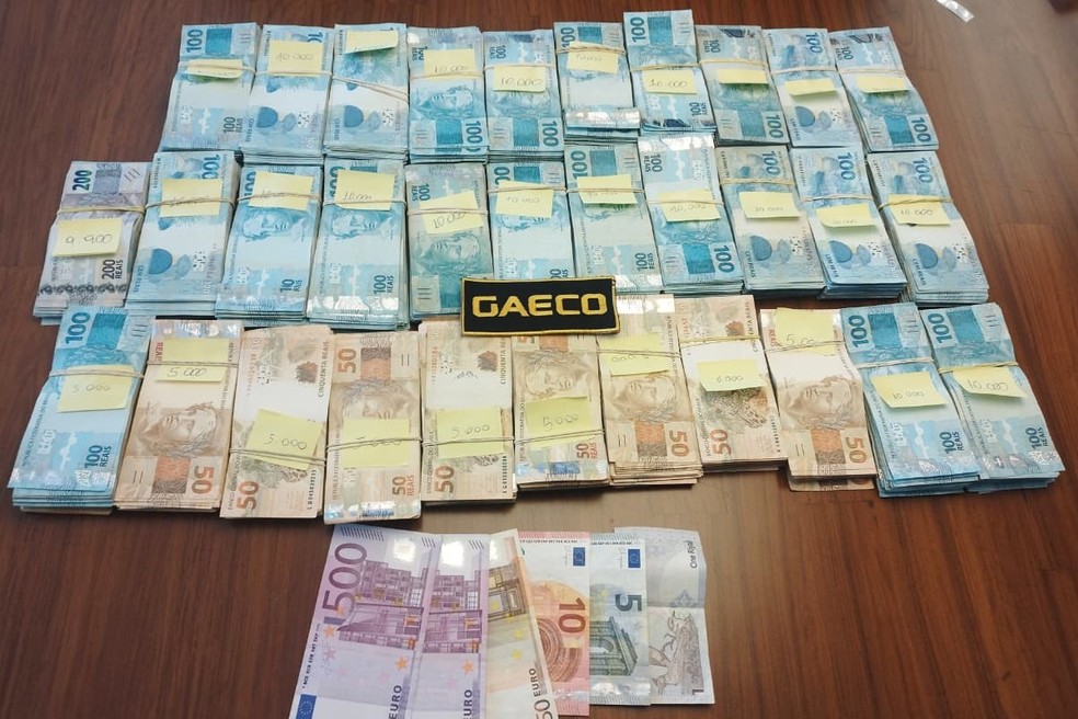 Dinheiro apreendido em operação — Foto: Gaeco/ Divulgação