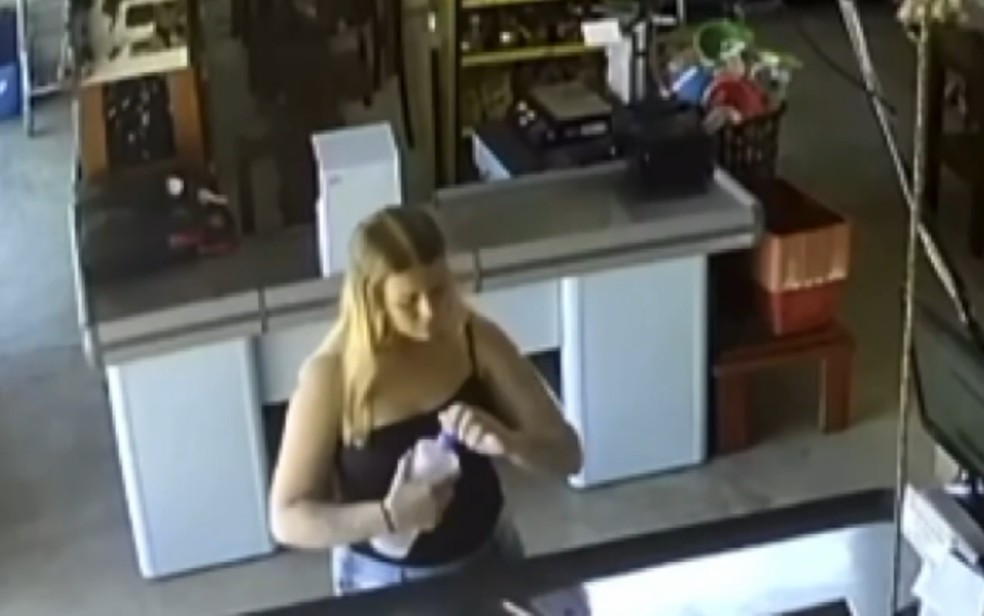 Íris Cândida: corpo de jovem incendiada é sepultado em MG | G1