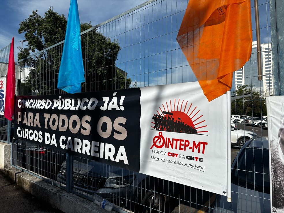 Em Mato Grosso, a categoria também questiona políticas de fechamento de turmas e escolas, — Foto: Sintep-MT/Francisco Alves