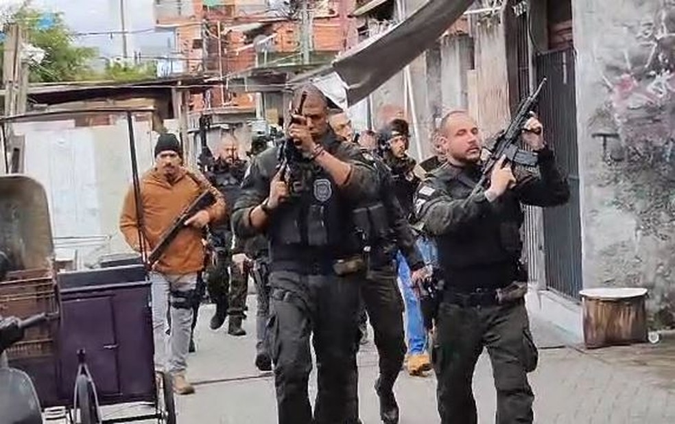 Foto de arquivo: Policiais Civis fazem operação na Favela do Sapê, no bairro Rio Pequeno, na Zona Oeste de São Paulo, contra suspeitos de participarem de roubos a residências — Foto: Divulgação/Polícia Civil de SP