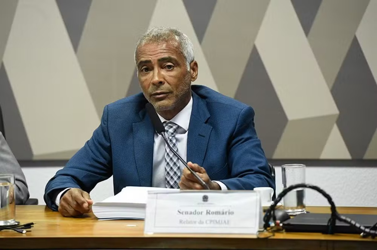 Romário diz à Justiça que penhora de salário no Senado compromete sua sobrevivência