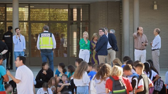 Estudante de 14 anos esfaqueia cinco pessoas em escola na Espanha