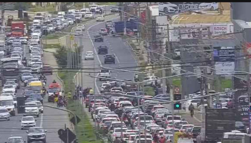 Acidente ocorreu por volta de 10h, na Avenida da FEB no sentido para Cuiabá — Foto: Reprodução