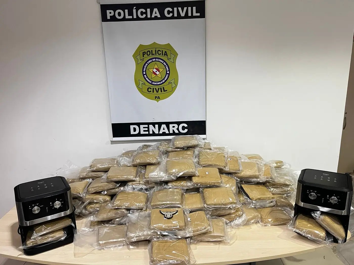 
Polícia encontra 152 kg de maconha escondidos em air fryers no porto de Belém