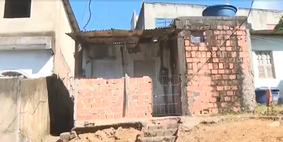 Criança dormia quando foi atingida por disparo de arma de fogo em Salvador — Foto: TV Bahia