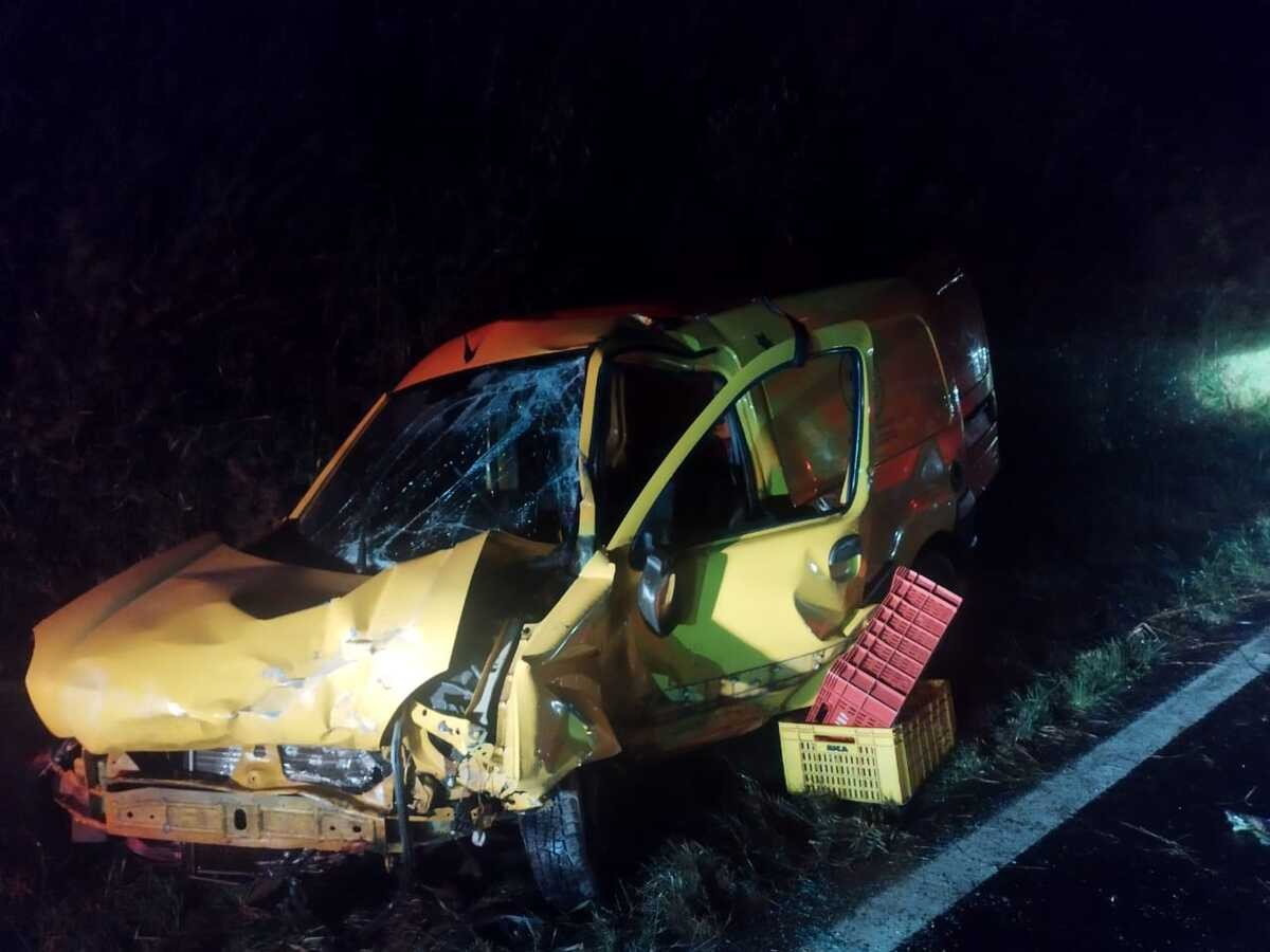 Batida entre dois carros mata motorista na BR-267, entre Juiz de Fora e Bicas 