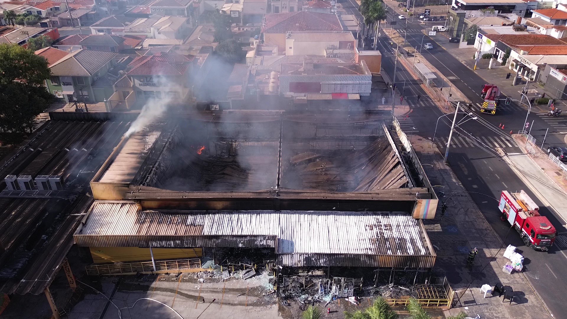 'Caos', diz cliente após escapar de incêndio que destruiu loja em Ribeirão Preto