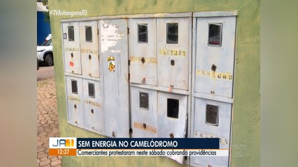 Comerciantes protestam por falta de energia no Camelódromo