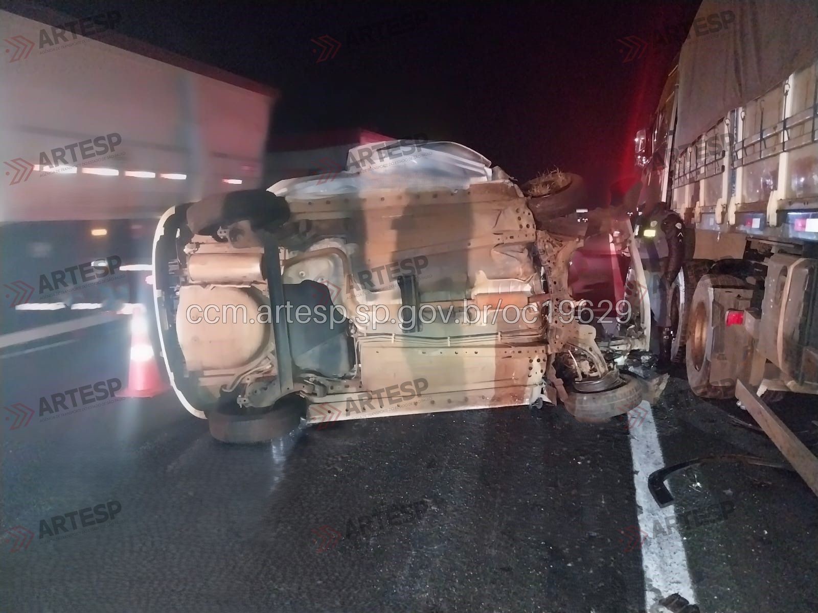 Duas pessoas morrem em grave acidente na Rodovia Anhanguera no interior de SP