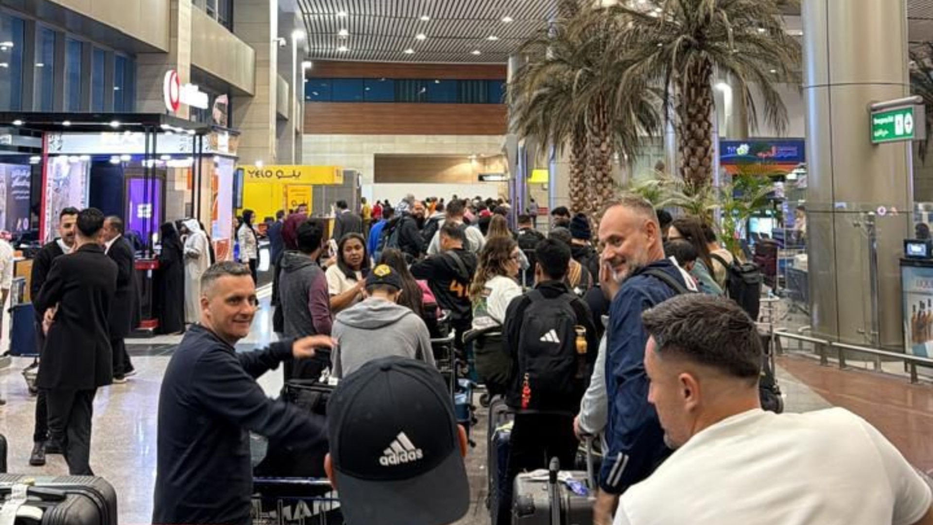 Brasileiro que viajava para Tailândia conta sobre desvio de rota e 3 horas dentro de avião por conta de ataques no Irã: 'Foi um caos'