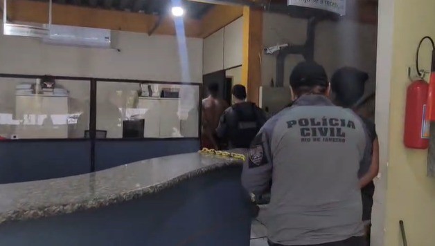 Casal é preso no RJ por suspeita de assassinar homem a pauladas em Mendes