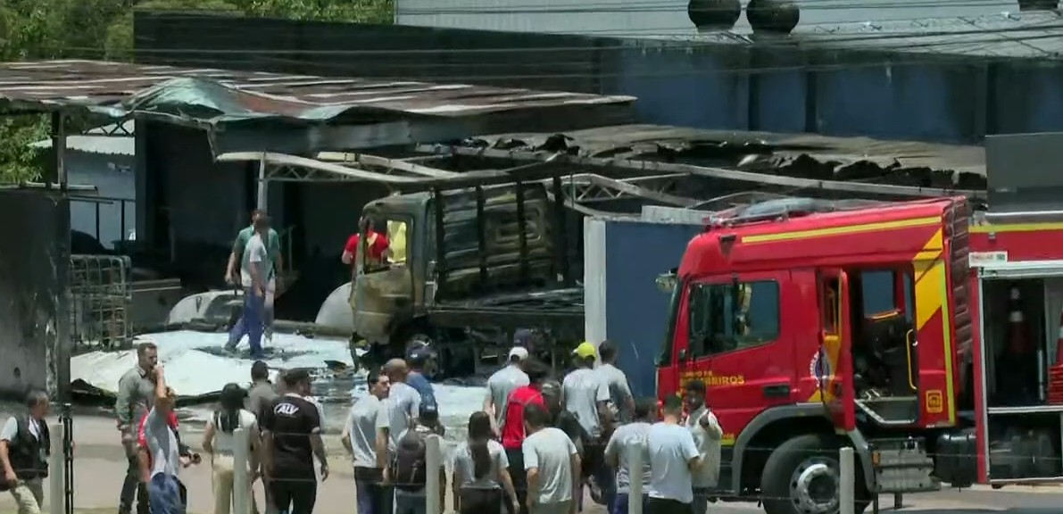 Incêndio atinge depósito de tintas em Campina Grande do Sul