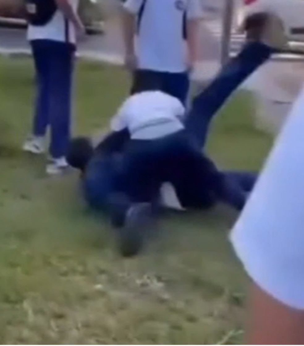 Adolescente tenta matar colega com 'canetada' no pescoço dias depois de agredir outro em escola pública — Foto: Polícia Civil