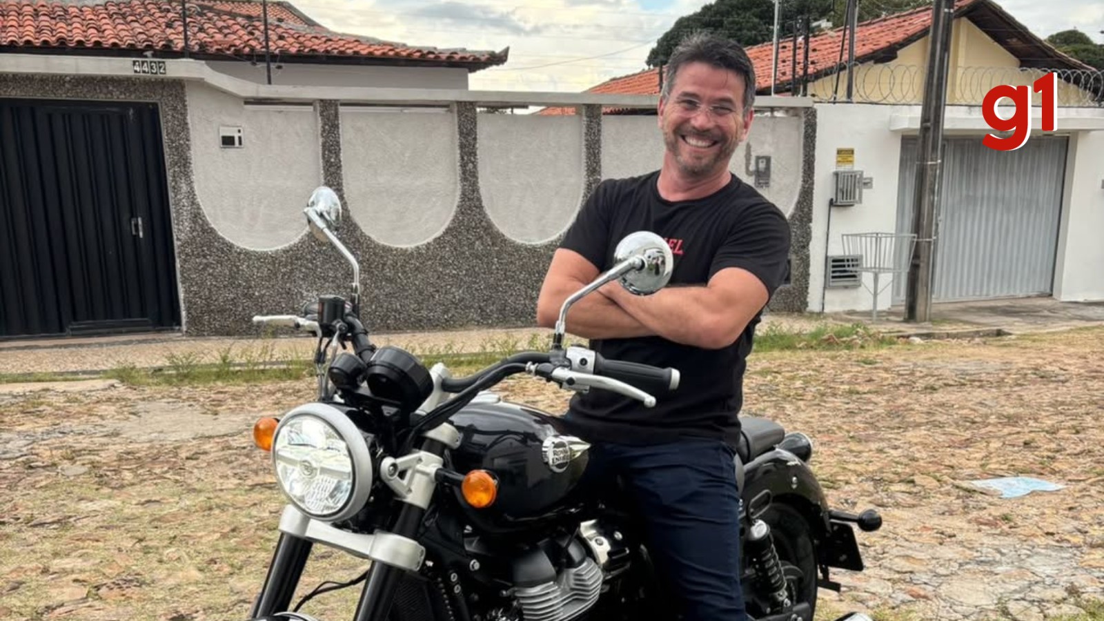 Apresentador César Filho sofre acidente de moto na PI-114