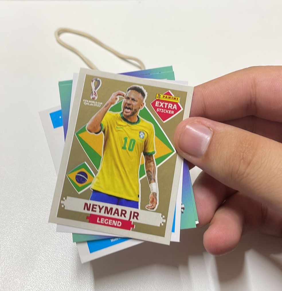 Copa do Mundo 2022: Jovem de Taubaté (SP) encontra duas figurinhas raras de  Neymar