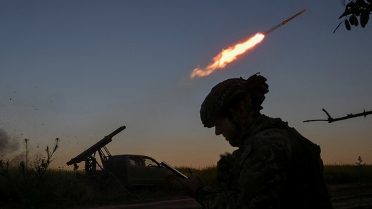 Bombardeio provoca apagão em áreas da Ucrânia controladas pela Rússia - Agências russas disseram que forças ucranianas lançaram ataques contra a região de Zaporizhzhia. Usina nuclear não foi afetada.