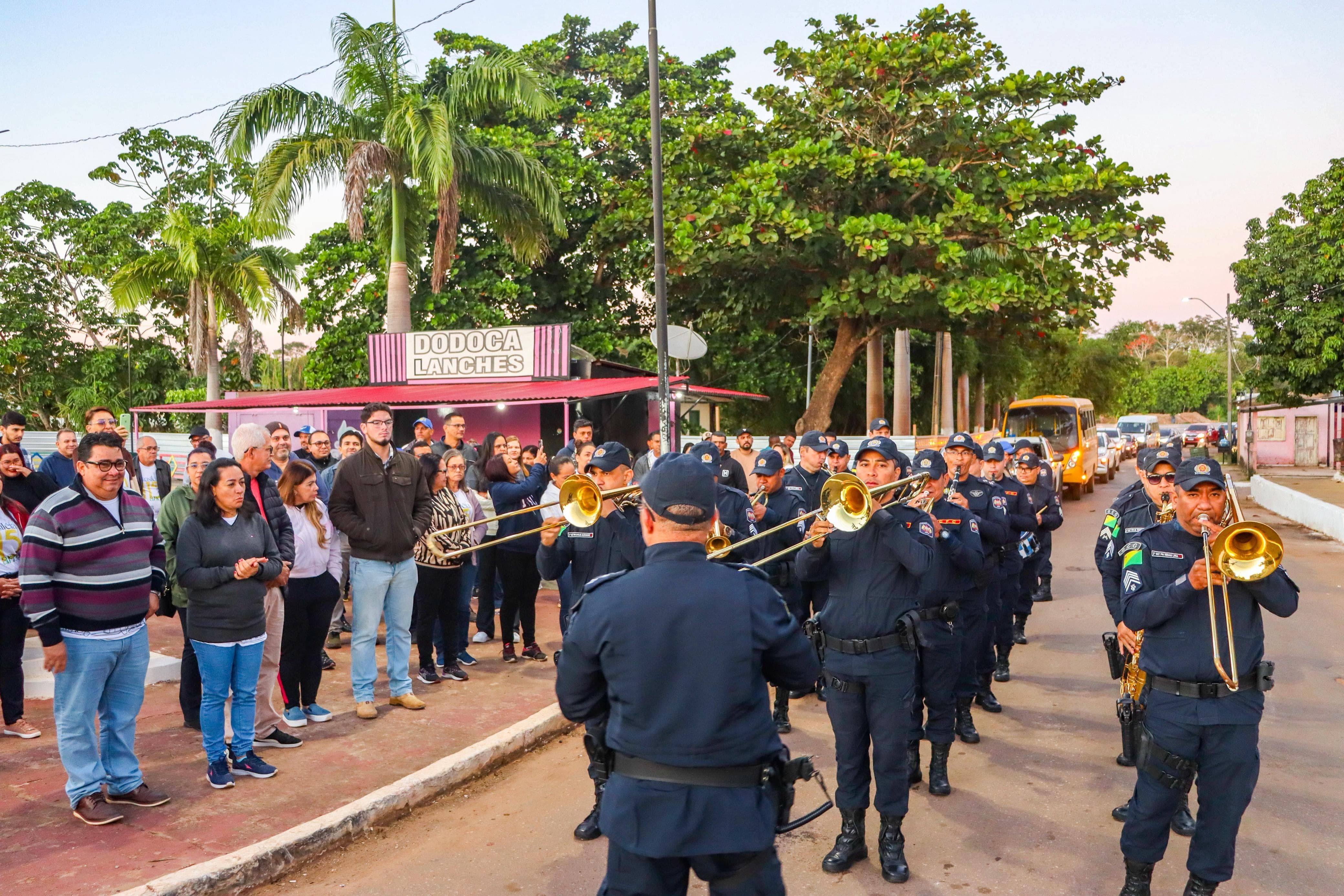 Brasiléia celebra 115 anos com caminhada da alvorada, desfile cívico e Carnaval fora de época