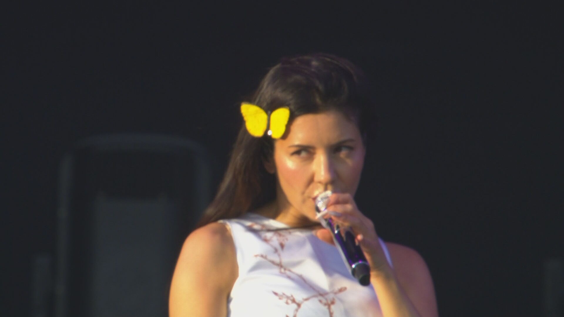 Marina faz show que diverte público do Lollapalooza, mas única grande novidade foi deixar hits de fora