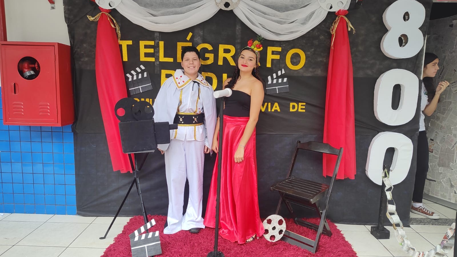 Alunos de São Pedro da Aldeia transportam o público para diferentes eras da história da comunicação em feira cultural