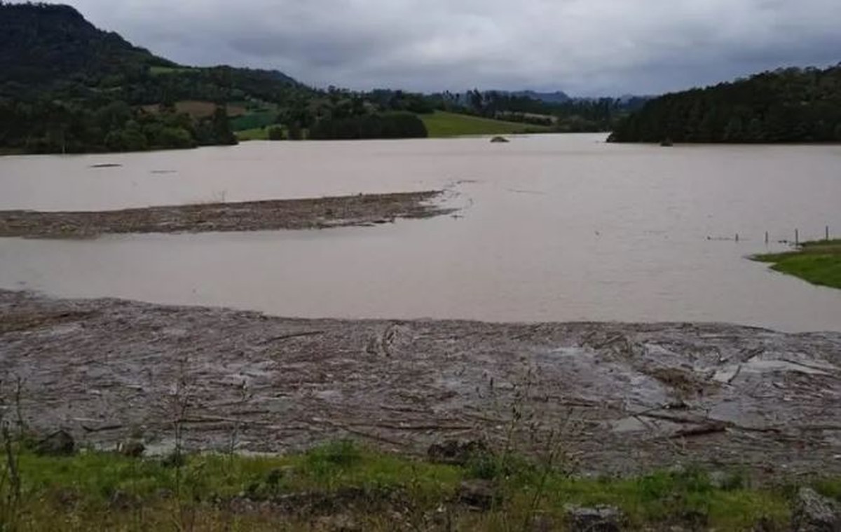 Barragem Em Sc Atinge 100 De Ocupação E Começa A Transbordar Em Meio às Chuvas Santa Catarina 