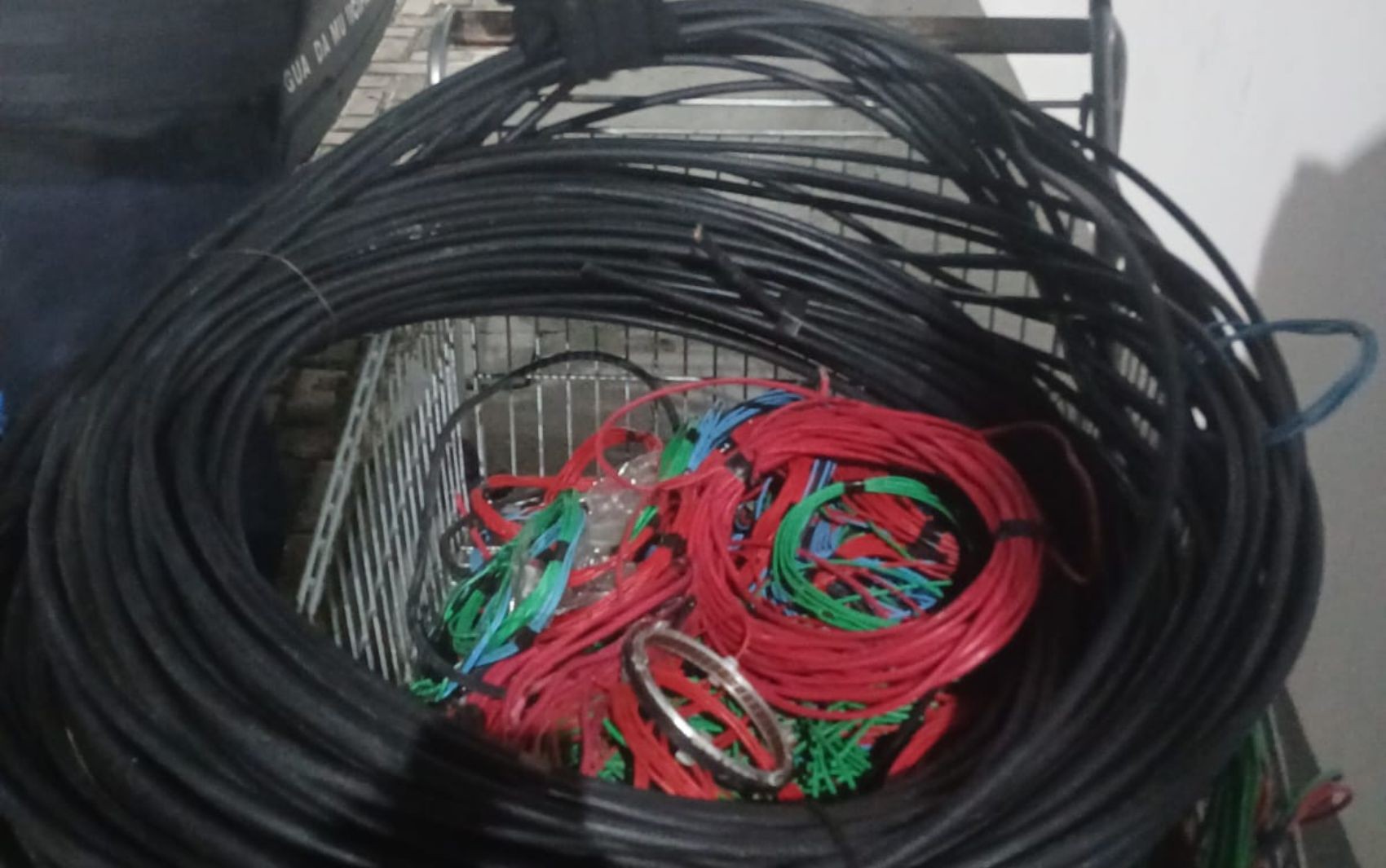 Três homens são presos e 120 kg de cabos e fios elétricos são apreendidos em Aracaju