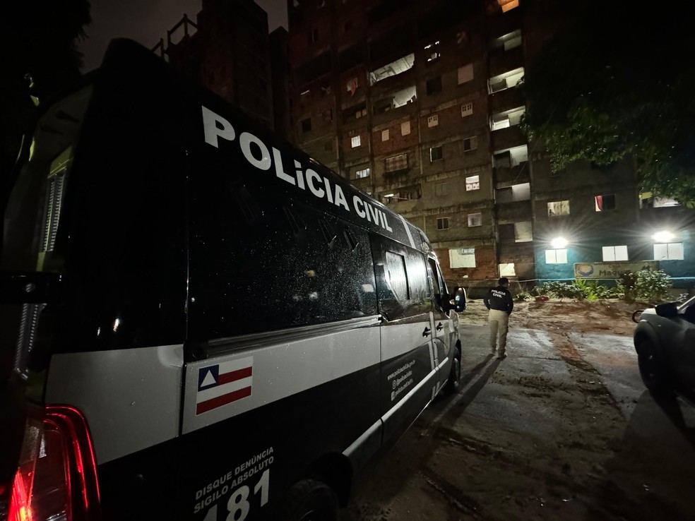 Policiais cumprem dezenas de mandados de busca e apreensão. — Foto: Divulgação/Polícia Civil