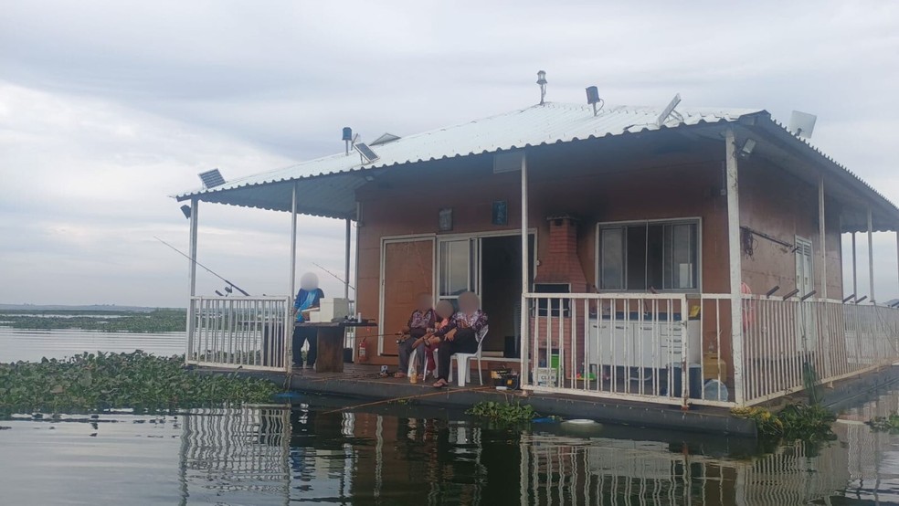 Casa flutuante em Santa Maria da Serra é alvo de golpe falso no aluguel pelo Instagram — Foto: Arquivo pessoal/Divulgação