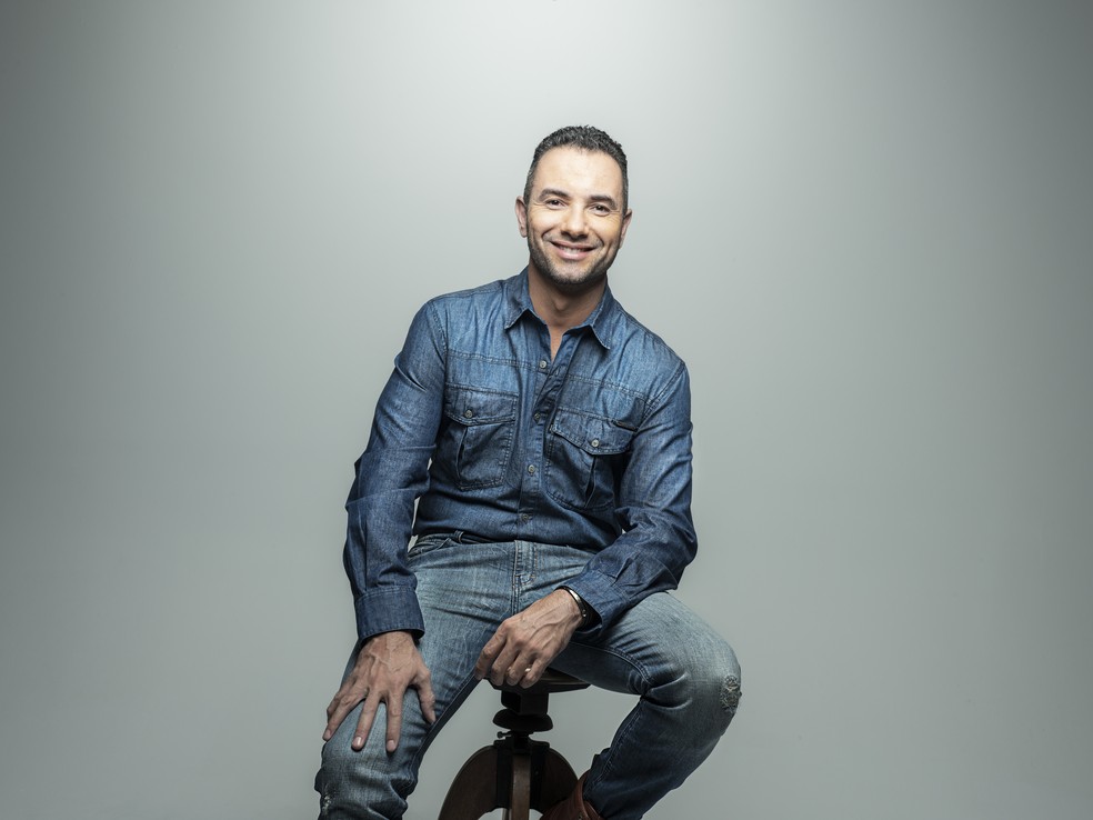 Marco Luque apresenta 'Dilatados', em Salvador — Foto: Pedro Dimitrow-Divulgação