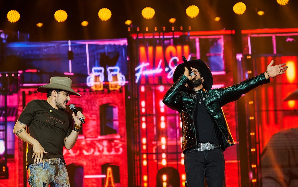 Fernando e Sorocaba revivem sucessos como 'Bala de Prata' e 'Madri' na noite desta quinta-feira (21) na Festa do Peão de Barretos 2025 — Foto: Érico Andrade/g1
