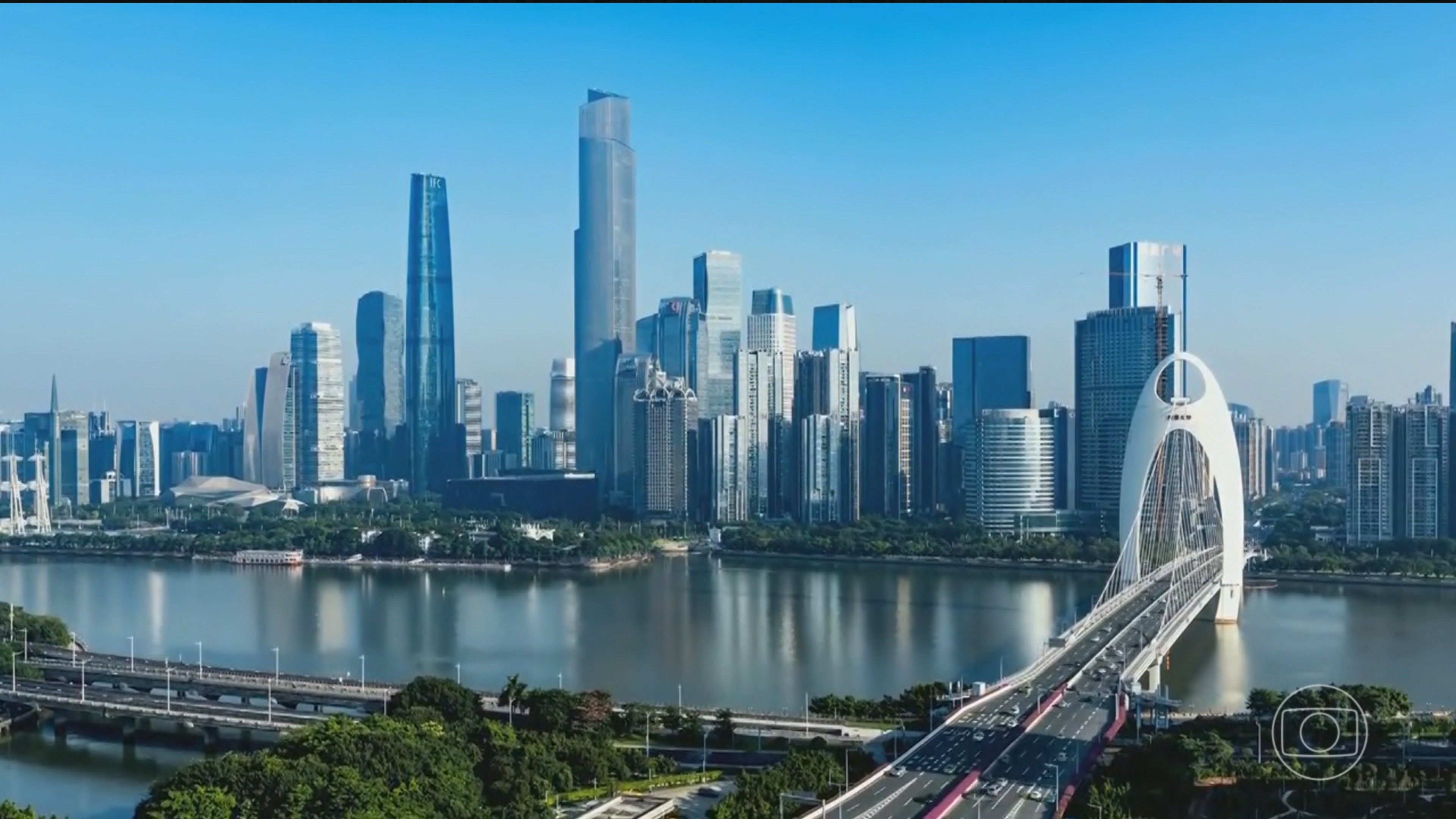 Para depender menos do petróleo, China aposta em energias renováveis e nos carros elétricos 