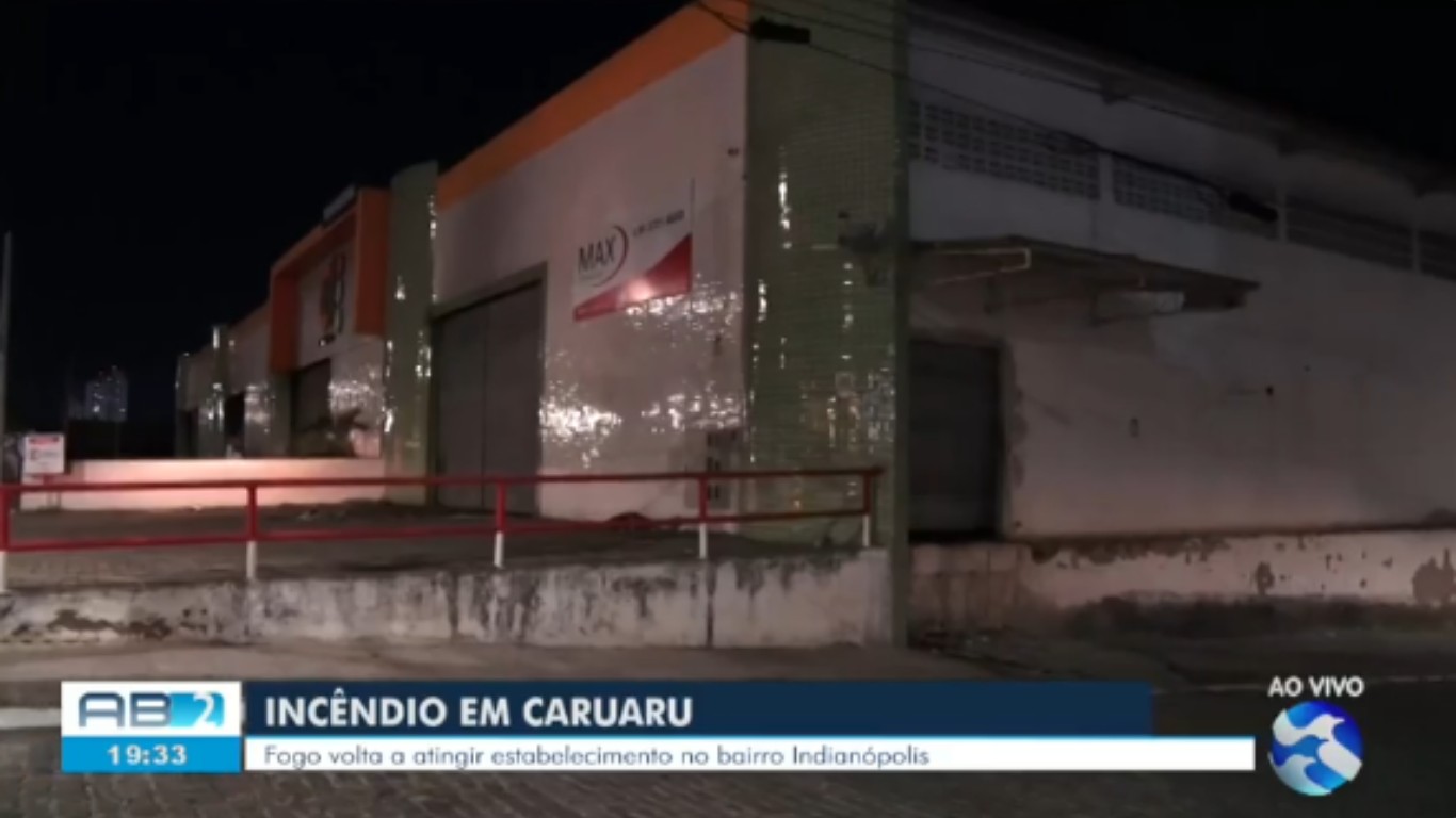 Após um mês de incêndio de grandes proporções, fogo volta a atingir um dos galpões em Caruaru