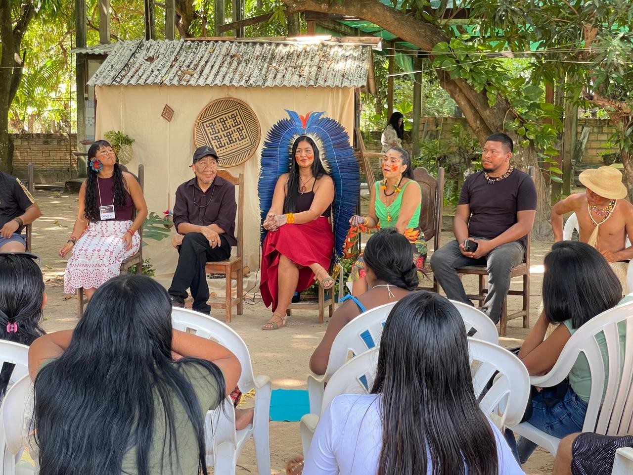 Festival sobre cultura indígena tem oficinas de pintura corporal com jenipapo em Boa Vista