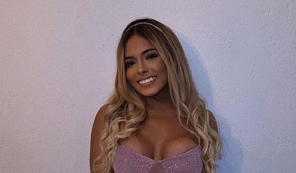 Іш киімдегі жалаңаш жігіттердің суреттері