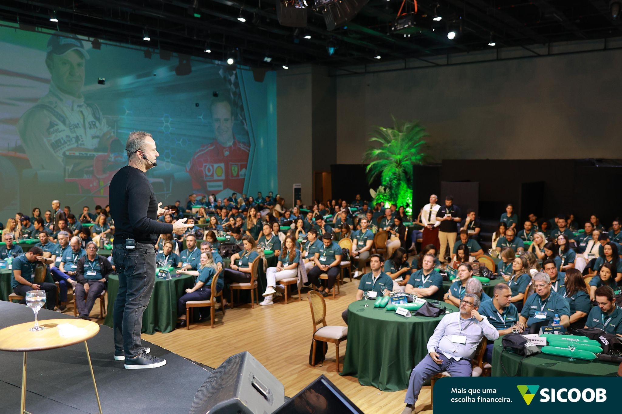 Com palestra de Barrichello, Conecta Uni e Troféu Colmeia reconhecem cooperativas