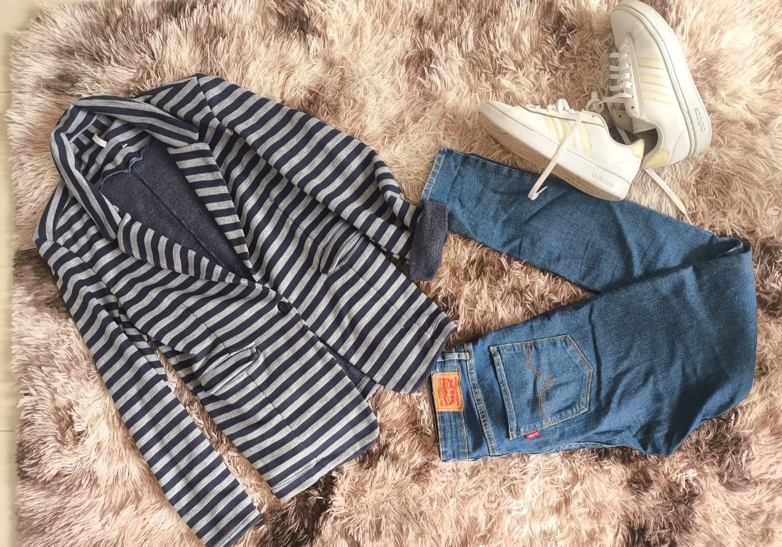 Bazar beneficente tem roupas, acessórios e itens de cama, mesa e banho, em Curitiba