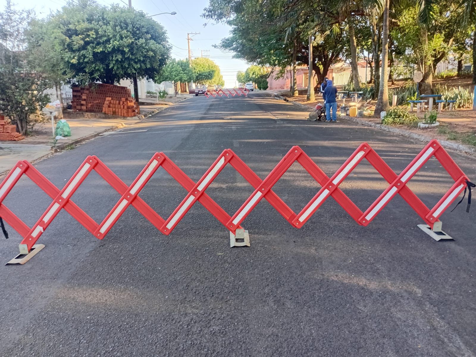 Obras interditam trecho da Rua Florindo Tessaro, em Osvaldo Cruz