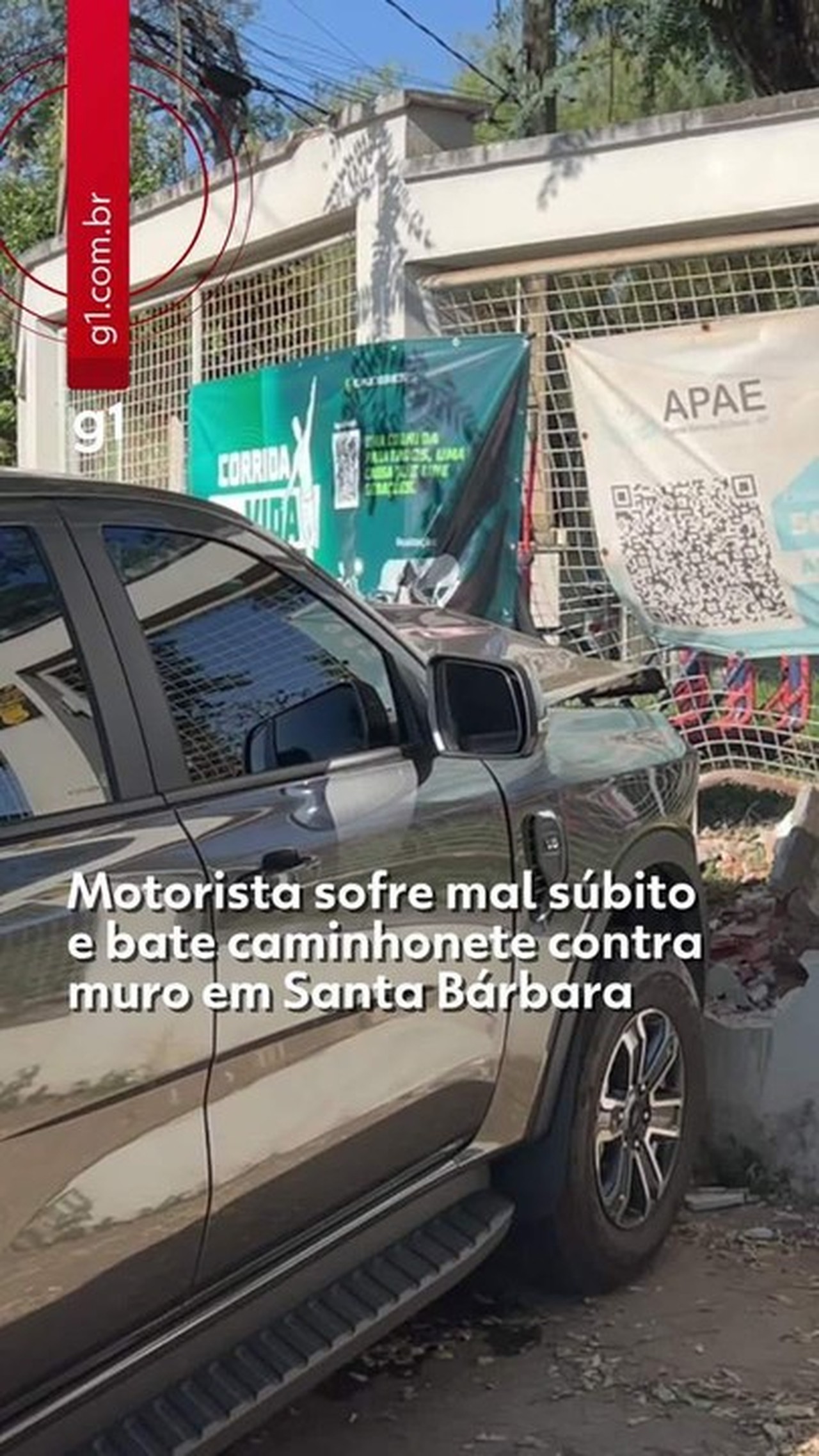 Motorista sofre mal súbito e bate caminhonete no muro da Apae em Santa Bárbara d'Oeste