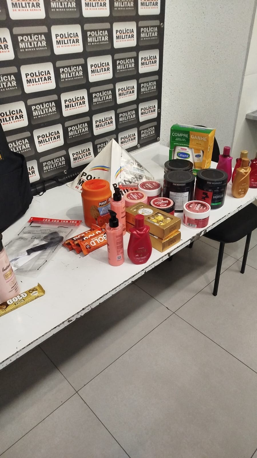 Hidratantes corporais, caixas de chocolate e suplementos alimentares: produtos furtados são recuperados e suspeito é detido em Divinópolis
