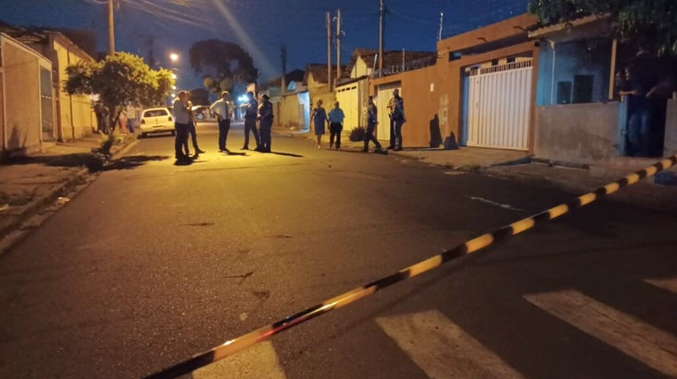 Homem tenta esfaquear PM e morre baleado em São Carlos — Foto: Bruno Moraes/acidadeon