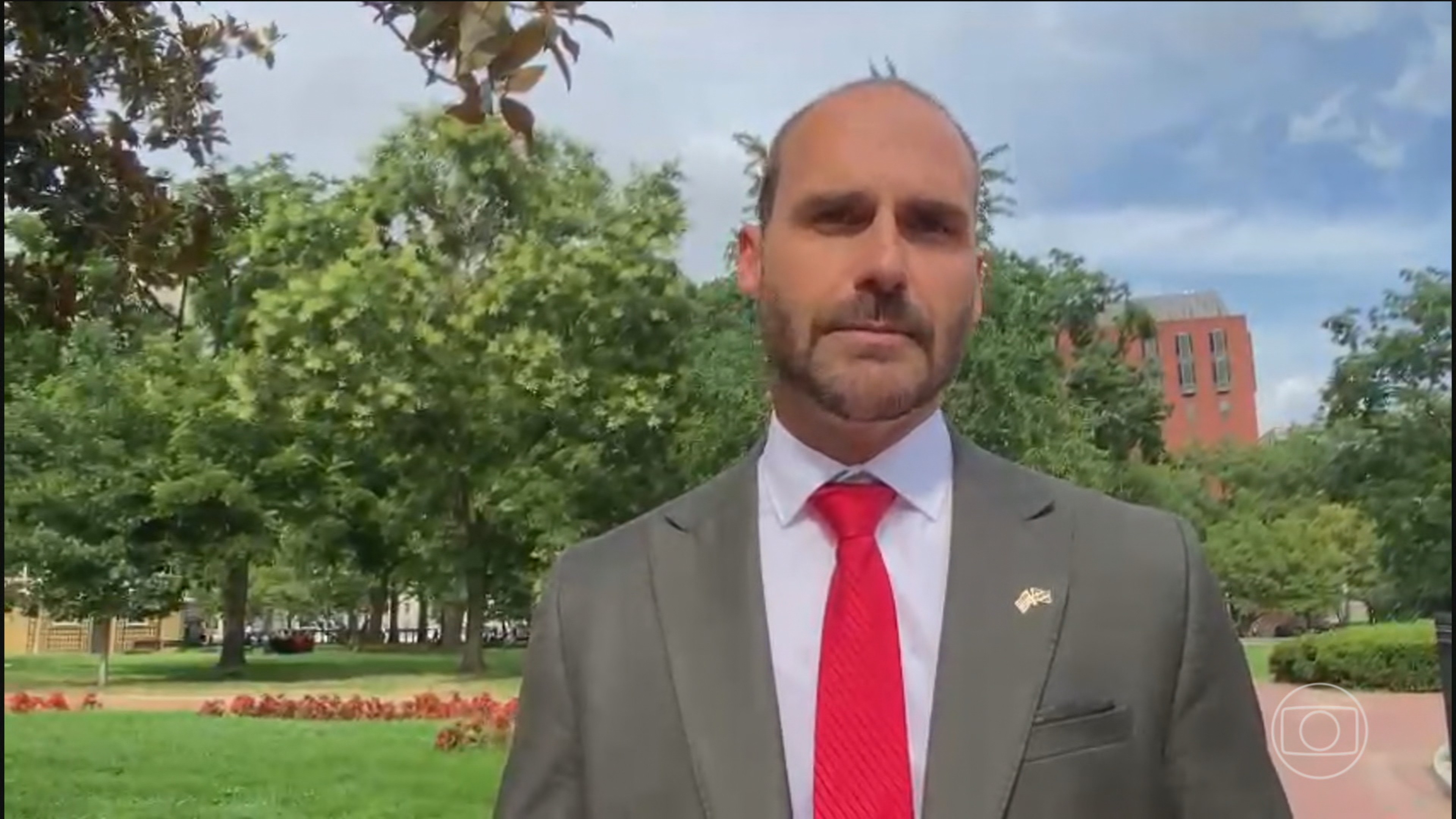 Nos EUA, Eduardo Bolsonaro volta a defender a taxação de 50% de produtos brasileiros