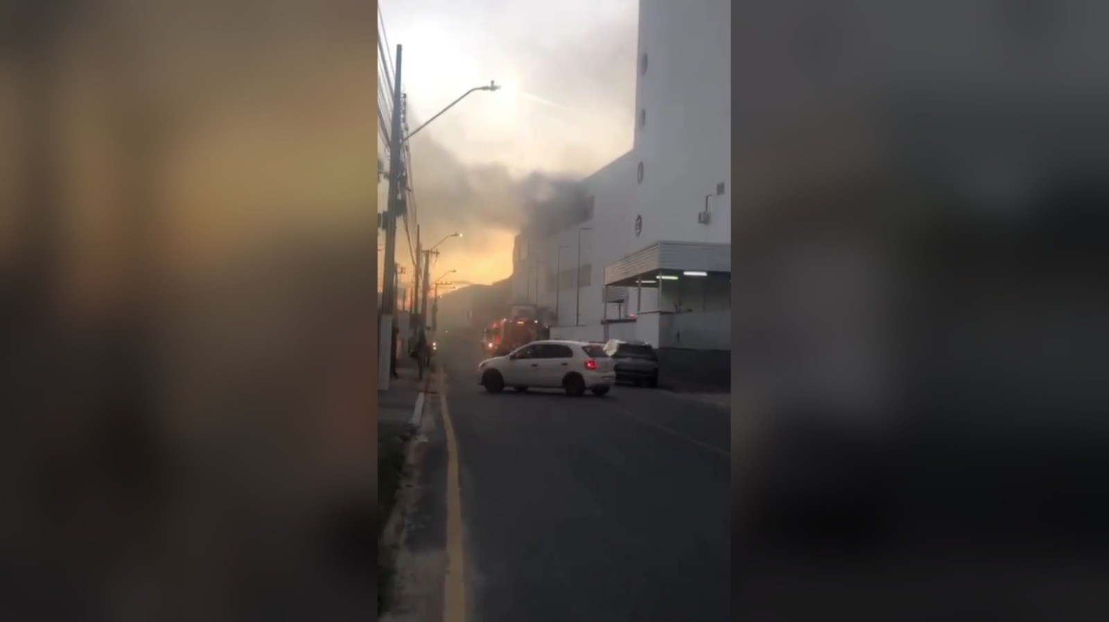 Incêndio em shopping de Palhoça mobiliza bombeiros; VÍDEO 