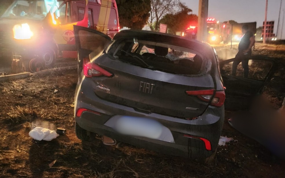  Hermenegildo e Lucilene estavam no Fiat Argo com a cunhada do filho quando acidente aconteceu na quarta-feira(7) — Foto: Divulgação/Corpo de Bombeiros