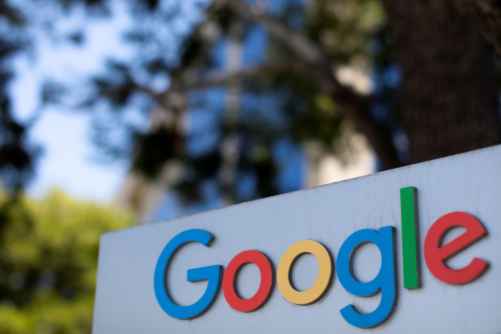 O logotipo do Google é visto em um dos complexos de escritórios da empresa em Irvine, Califórnia, nos Estados Unidos — Foto: Mike Blake/Reuters/Arquivo