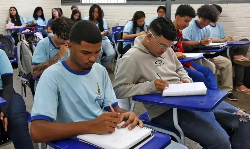 Por que 1 em cada 4 jovens até 19 anos não conclui o Ensino Médio no Brasil: 'Trabalho desde os 15'