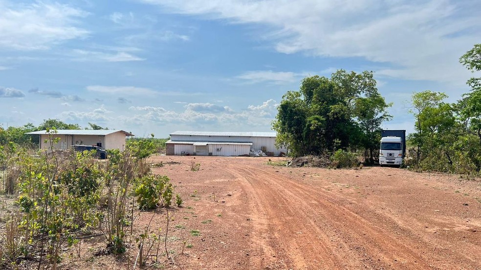 Galpão encontrado na zona rural de Dianópolis — Foto: Divulgação