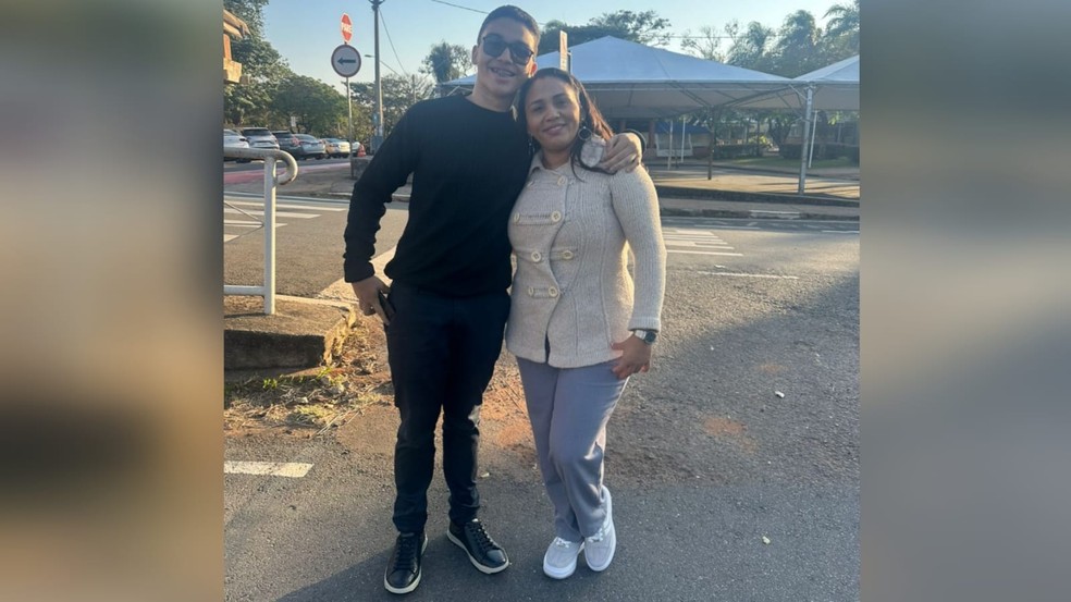 Rayan e Andreia em viagem a Campinas para participar da competição. — Foto: Arquivo pessoal